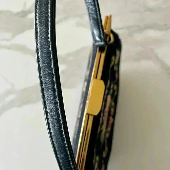 Vintage 1950s Floral  Needlepoint Handbag *HOST PICK* - Picture 7 of 8